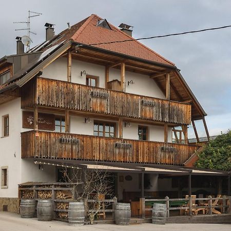 Guesthouse Novak Dvor Екстериор снимка