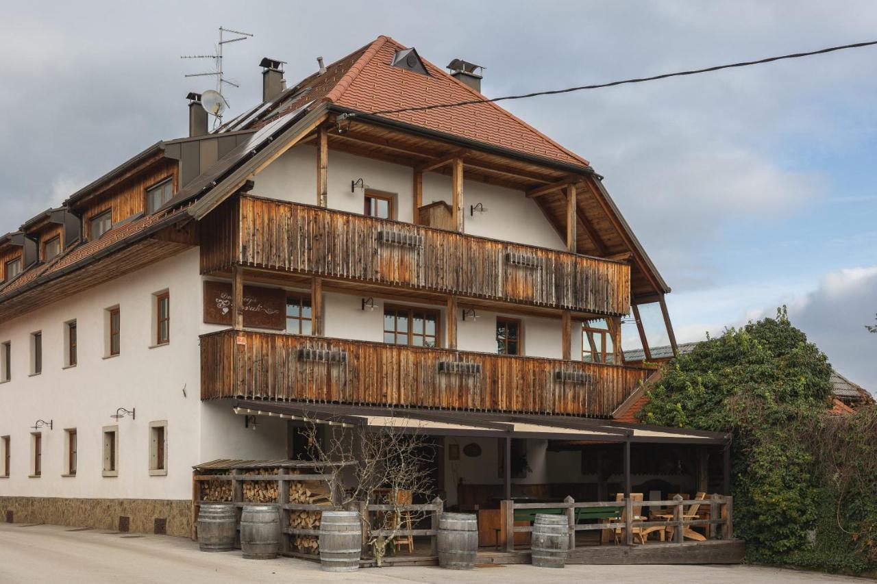 Guesthouse Novak Dvor Екстериор снимка